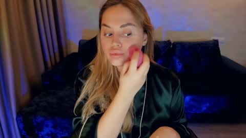 Snapshot of crystalemily chatting on 01/03/25, 08:11 crystalemily online show from 01/03/25, 08:11