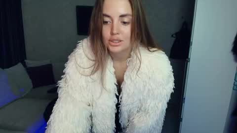 Snapshot of crystalemily chatting on 10/17/25, 07:16 crystalemily online show from 10/17/25, 07:16