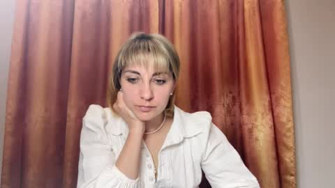 Snapshot of crystalfever_ chatting on 05/15/26, 06:26 Mary online show from 05/15/26, 06:26