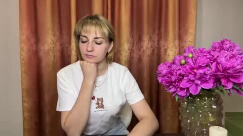 Snapshot of crystalfever_ chatting on 06/03/26, 08:03 Mary online show from 06/03/26, 08:03