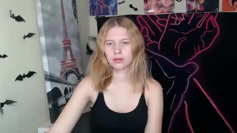 Stella online show from 10/30/25, 07:32