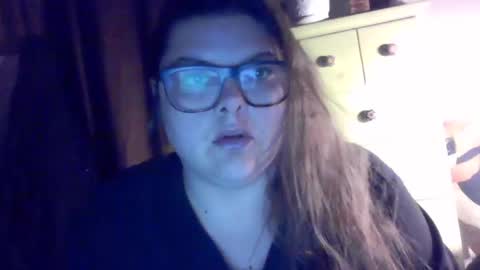 Snapshot of crystalizzzee chatting on 01/03/25, 06:11 Herekittykitty69 online show from 01/03/25, 06:11