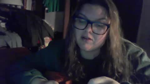 Snapshot of crystalizzzee chatting on 01/12/25, 04:42 Herekittykitty69 online show from 01/12/25, 04:42