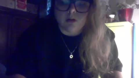 Snapshot of crystalizzzee chatting on 02/15/25, 10:52 Herekittykitty69 online show from 02/15/25, 10:52