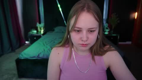 Snapshot of crystallpaws_ chatting on 09/22/25, 01:46 crystallpaws_ online show from 09/22/25, 01:46