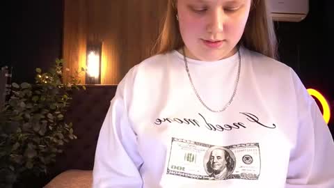 crystallpaws_ online show from 05/21/26, 05:58