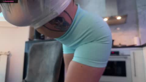 Snapshot of crystalnova_ chatting on 04/22/26, 11:34 Kristina online show from 04/22/26, 11:34
