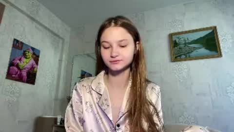 Snapshot of crystalstipp chatting on 06/05/26, 07:14 crystalstipp online show from 06/05/26, 07:14