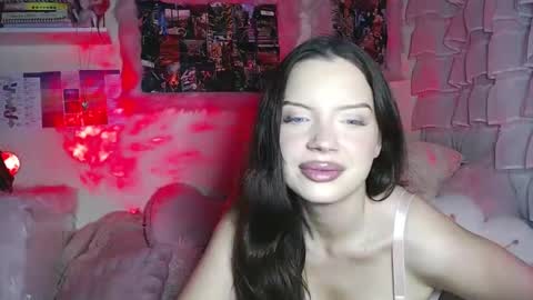 Snapshot of crystalsweet2000 chatting on 11/04/25, 03:16 MissCrystal online show from 11/04/25, 03:16