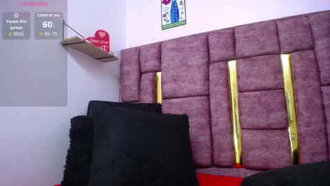 Snapshot of crystaltemptress chatting on 10/04/25, 07:23 ASHLEY online show from 10/04/25, 07:23