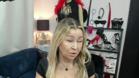 Snapshot of crystalxohotty chatting on 04/02/26, 05:16 CrystalHotty online show from 04/02/26, 05:16
