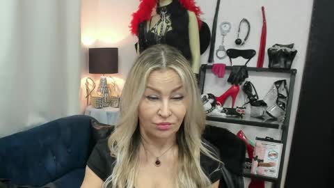 Snapshot of crystalxohotty chatting on 04/03/26, 04:43 CrystalHotty online show from 04/03/26, 04:43