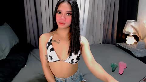 Snapshot of crytastal_lust1212 chatting on 10/16/25, 09:43 bea takashi online show from 10/16/25, 09:43