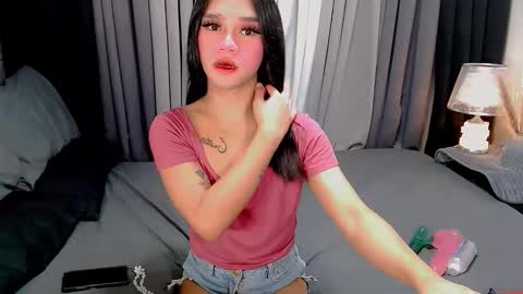 Snapshot of crytastal_lust1212 chatting on 10/25/25, 09:17 bea takashi online show from 10/25/25, 09:17