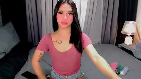 Snapshot of crytastal_lust1212 chatting on 10/27/25, 08:51 bea takashi online show from 10/27/25, 08:51