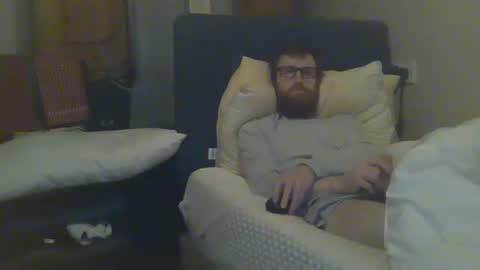 Snapshot of cs014g8493 chatting on 12/19/24, 01:07 chris online show from 12/19/24, 01:07