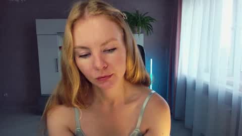 Alexia online show from 10/16/25, 05:19