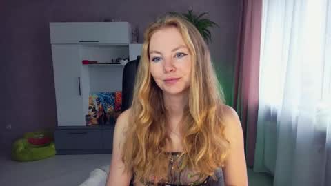 Alexia online show from 10/19/25, 06:47