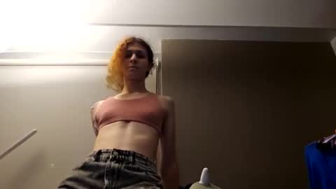 Snapshot of cuddleavenue chatting on 09/17/25, 12:23 cuddleavenue online show from 09/17/25, 12:23