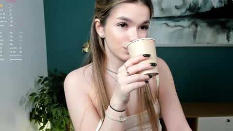 Silvia online show from 05/22/26, 07:26