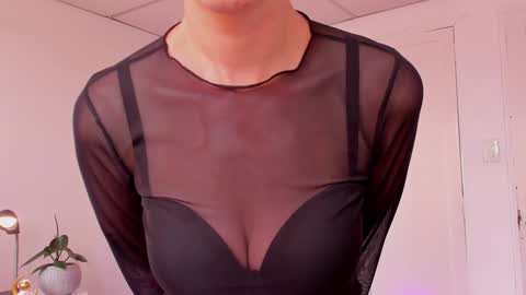 Leonela online show from 12/12/24, 06:21