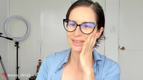 Leonela online show from 12/17/25, 05:08