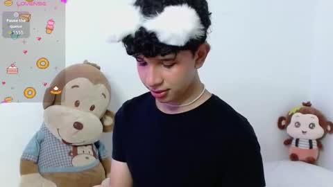 Snapshot of cuddly_twinkie chatting on 10/30/25, 04:58 Cuddly online show from 10/30/25, 04:58