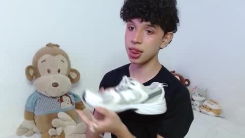 Snapshot of cuddly_twinkie chatting on 11/03/25, 05:31 Cuddly online show from 11/03/25, 05:31