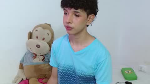 Snapshot of cuddly_twinkie chatting on 12/14/25, 07:47 Cuddly online show from 12/14/25, 07:47