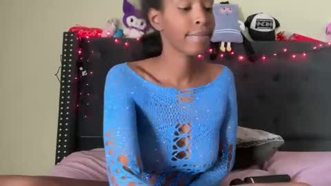 cum2charmxx online show from 10/04/25, 06:50