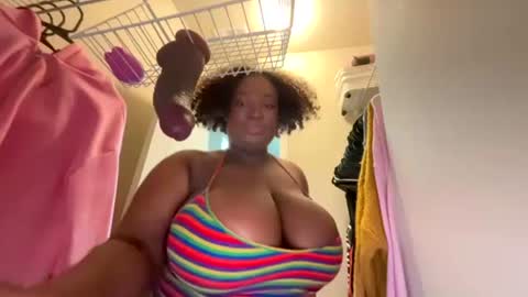 Snapshot of cum4maxsgirl chatting on 07/29/26, 08:29 cutiecamgirl 3 online show from 07/29/26, 08:29