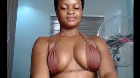 Snapshot of cum_ebony_petitxx chatting on 09/15/25, 07:30 cath online show from 09/15/25, 07:30