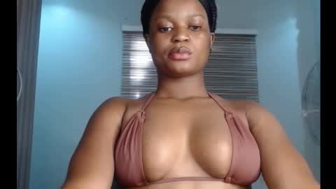 Snapshot of cum_ebony_petitxx chatting on 09/21/25, 07:32 cath online show from 09/21/25, 07:32