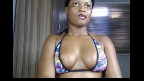 Snapshot of cum_ebony_petitxx chatting on 10/23/25, 07:40 cath online show from 10/23/25, 07:40