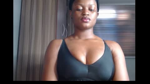 Snapshot of cum_ebony_petitxx chatting on 10/28/25, 07:01 cath online show from 10/28/25, 07:01