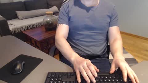 Snapshot of cumartist84 chatting on 01/06/25, 12:57 cumartist84 online show from 01/06/25, 12:57