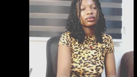 cumebony_petit online show from 05/08/26, 06:41