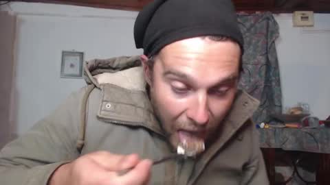 Snapshot of cumingdutchman chatting on 09/19/25, 02:35 cumingdutchman online show from 09/19/25, 02:35