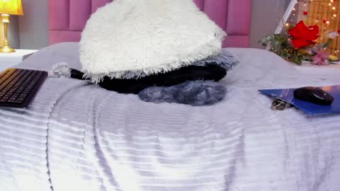 Cumming Loving online show from 12/18/24, 10:02