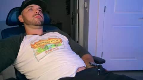 Snapshot of cummmg23 chatting on 10/03/25, 05:15 cummmg23 online show from 10/03/25, 05:15