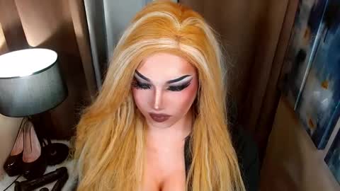 Cattaleya online show from 10/09/25, 08:45