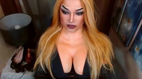 Cattaleya online show from 12/18/25, 07:14