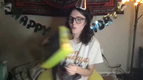 Snapshot of cupiesbedroom chatting on 12/16/25, 11:21 Cupid online show from 12/16/25, 11:21