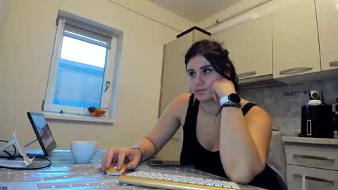 maria  alex online show from 11/18/25, 01:37