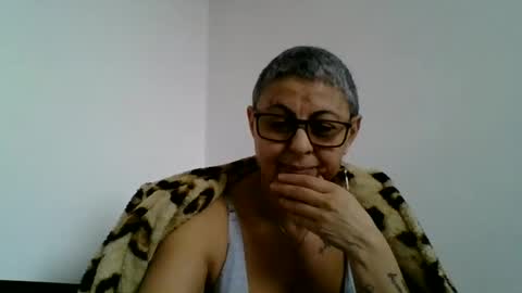 Snapshot of cuplu4346529860 chatting on 01/31/25, 10:20 couple online show from 01/31/25, 10:20