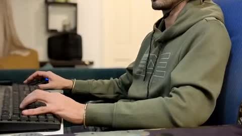 Snapshot of curiousgenie chatting on 12/03/25, 09:24 curiousgenie online show from 12/03/25, 09:24