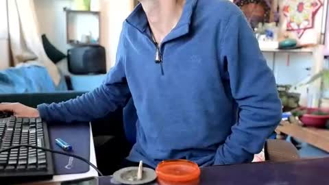 Snapshot of curiousgenie chatting on 12/18/25, 02:12 curiousgenie online show from 12/18/25, 02:12