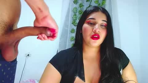 Snapshot of curiuscouplehot chatting on 11/22/25, 10:31 Pablo and emma online show from 11/22/25, 10:31