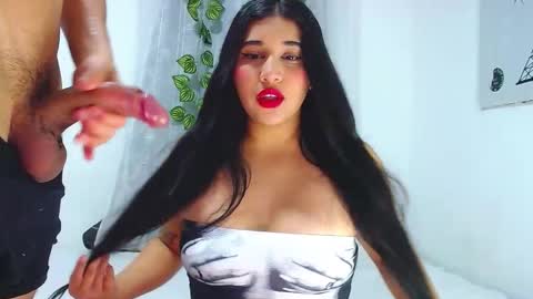 Snapshot of curiuscouplehot chatting on 11/23/25, 10:31 Pablo and emma online show from 11/23/25, 10:31