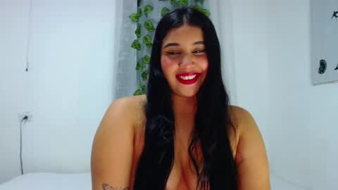 Snapshot of curiuscouplehot chatting on 11/29/25, 10:40 Pablo and emma online show from 11/29/25, 10:40